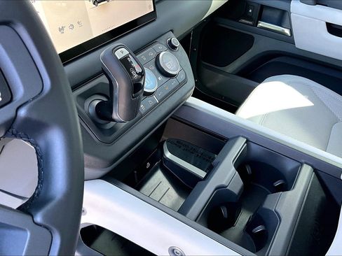 Used 2025 Land Rover Defender 110 S image 17