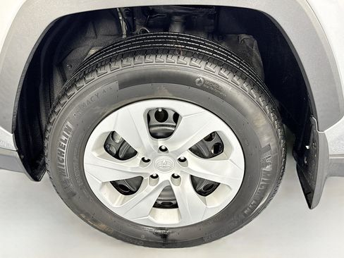 Used 2024 Toyota RAV4 LE image 28