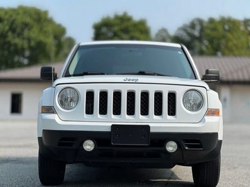 Used 2015 Jeep Patriot Sport w/ Power Value Group FWD image 2