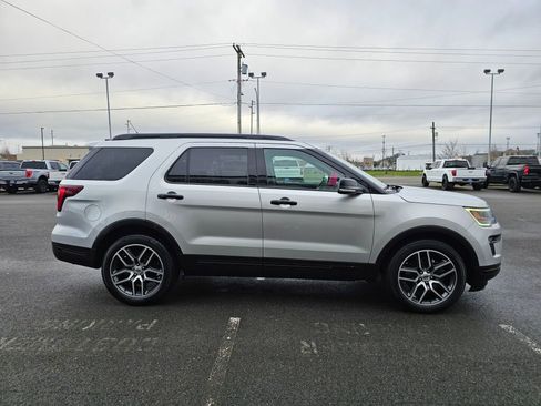 Used 2018 Ford Explorer Sport image 5