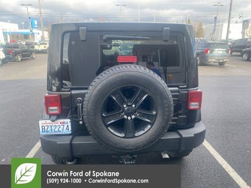 Used 2012 Jeep Wrangler Unlimited Rubicon w/ Max Tow Pkg image 4