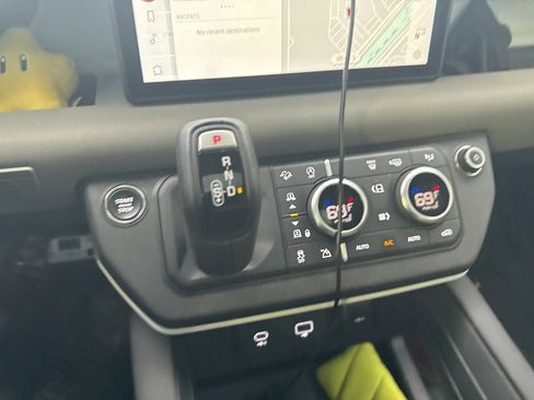 Used 2023 Land Rover Defender 110 S image 8