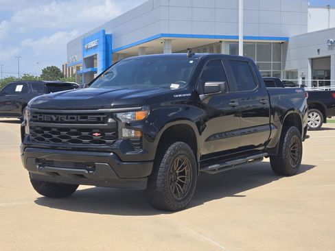 Used 2023 Chevrolet Silverado 1500 Custom AWD/4WD image 3