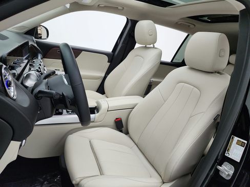 Used 2023 Mercedes-Benz GLB 250 image 10