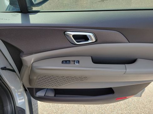 New 2026 Kia Carnival EX FWD image 10