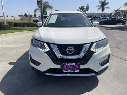Used 2020 Nissan Rogue SV image 3