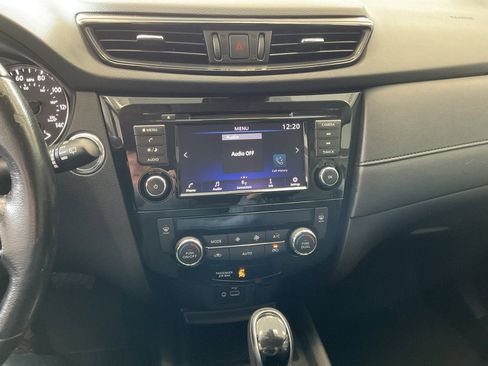 Used 2020 Nissan Rogue SV image 15