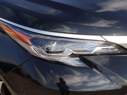 Used 2026 Toyota Sienna Platinum AWD/4WD image 10