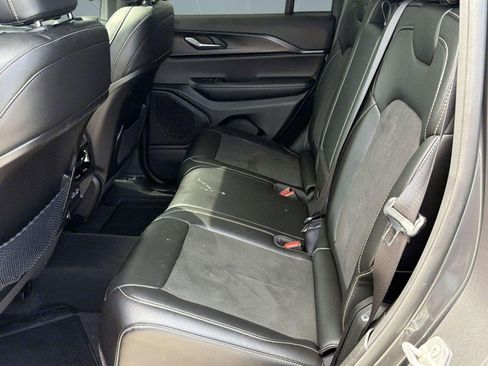 Used 2025 Jeep Grand Cherokee Altitude RWD image 14