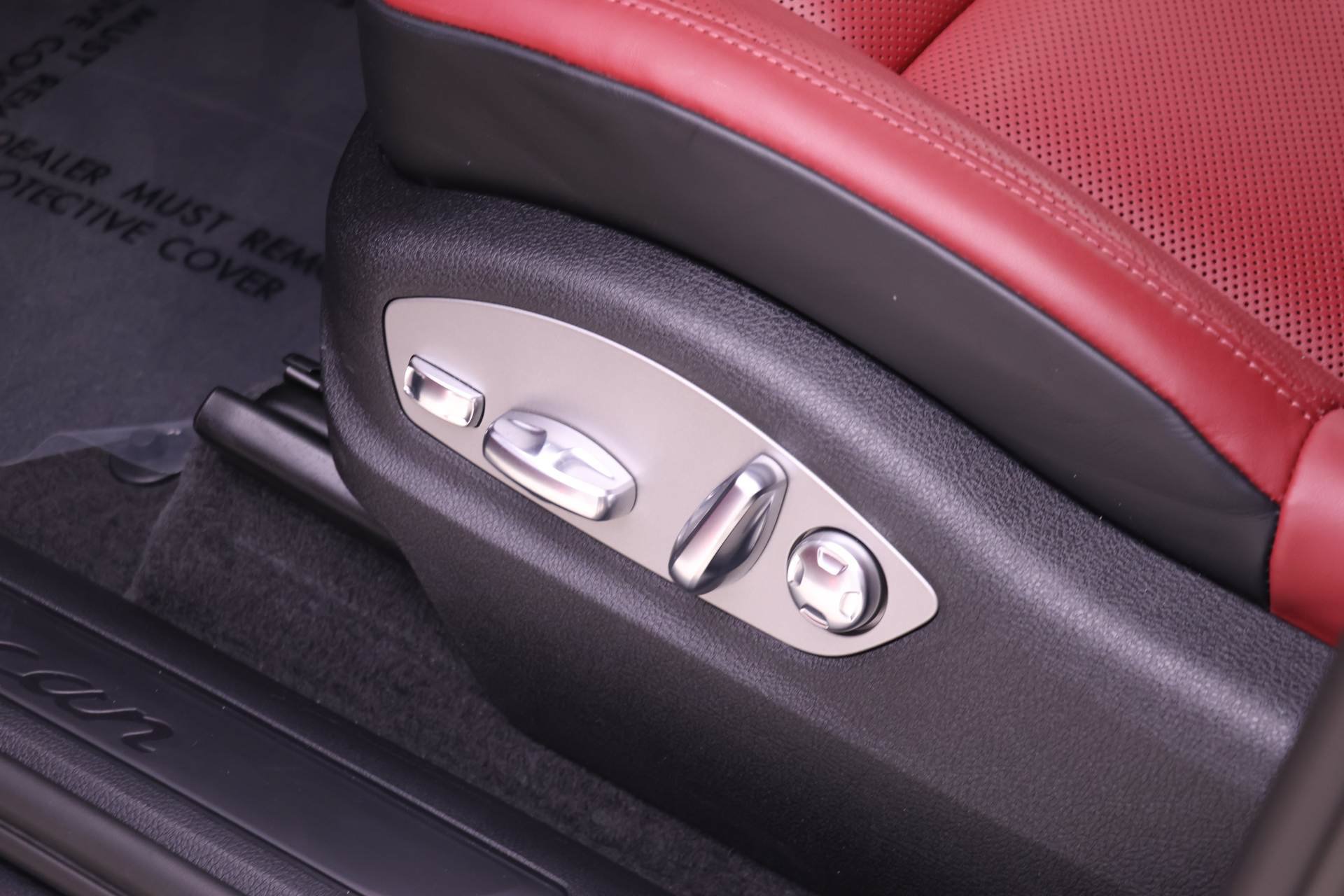 Used 2026 Porsche Macan AWD/4WD image 19