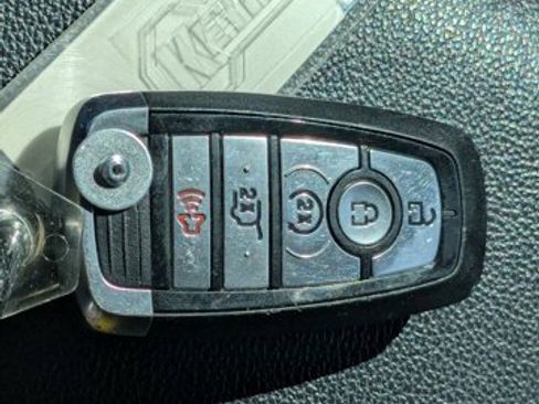 Certified 2024 Ford Expedition XLT image 32