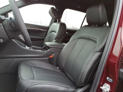 New 2026 Jeep Grand Cherokee Limited AWD/4WD image 12