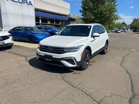 Used 2023 Volkswagen Tiguan SE AWD/4WD image 30