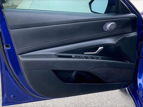 Used 2025 Hyundai Elantra SEL image 19