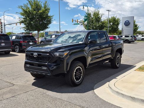 Used 2025 Toyota Tacoma TRD Off-Road AWD/4WD image 11