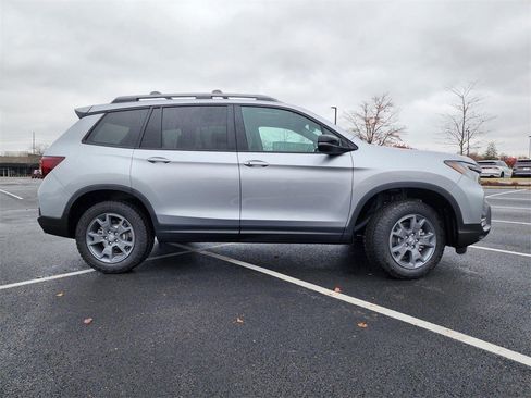 Used 2025 Honda Passport TrailSport image 19