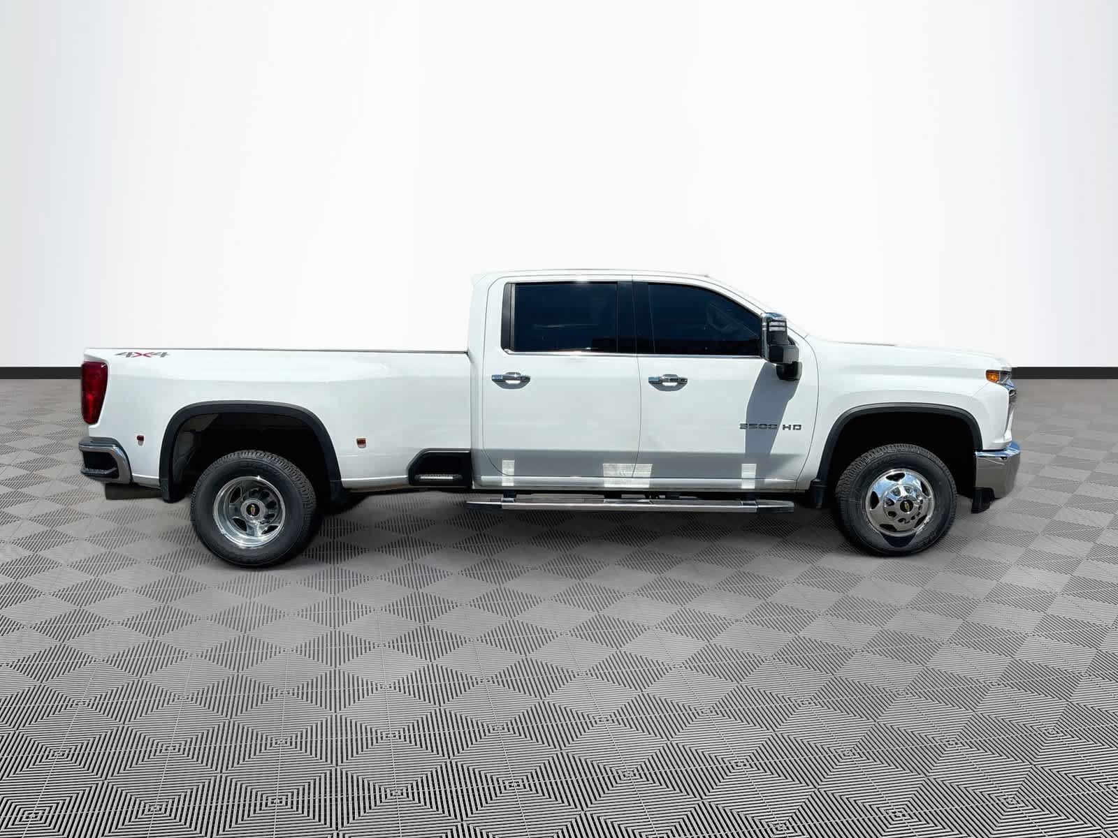 Used 2023 Chevrolet Silverado 3500 LTZ w/ Gooseneck/5TH Wheel Package AWD/4WD image 4