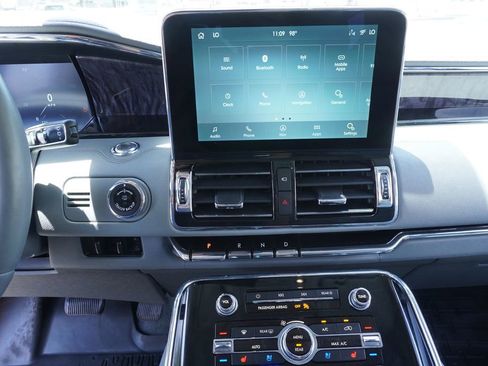 Used 2021 Lincoln Navigator Reserve w/ Luxury Package AWD/4WD image 21