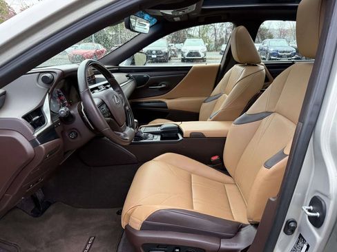 Used 2021 Lexus ES 350 Ultra Luxury w/ Accessory Package 2 image 13