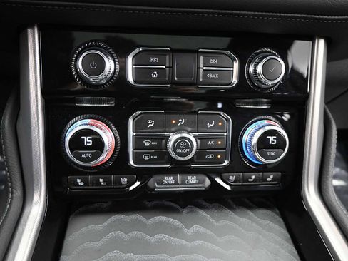 Used 2024 GMC Yukon XL Denali image 21