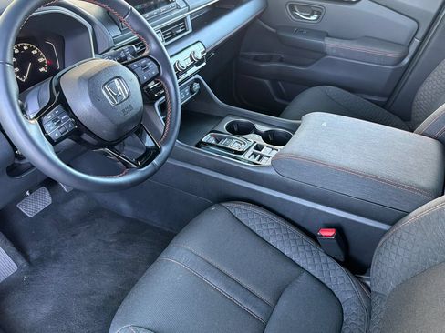 Certified 2025 Honda Pilot Sport image 10
