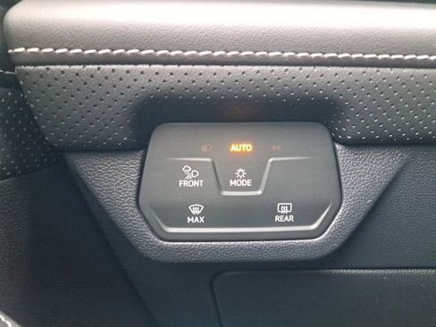 New 2025 Volkswagen Atlas Cross Sport SE AWD/4WD image 30