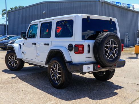 Used 2025 Jeep Wrangler Unlimited Sahara AWD/4WD image 2