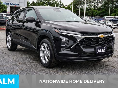 Used 2025 Chevrolet Trax LS w/ LS Convenience Package FWD image 5
