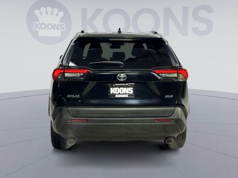 Used 2019 Toyota RAV4 XLE Premium w/ Advanced Technology Package image 10