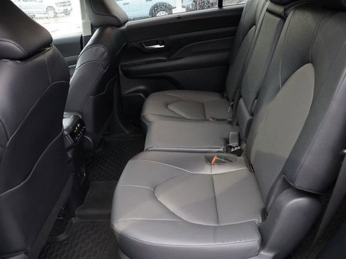 Used 2024 Toyota Grand Highlander XLE image 21