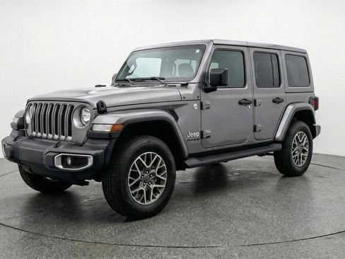 Used 2025 Jeep Wrangler Sahara image 3