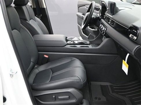 New 2025 Honda Pilot Touring image 19