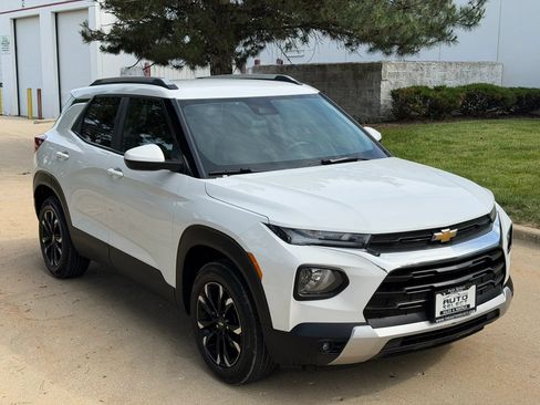 Used 2023 Chevrolet TrailBlazer LT w/ Convenience Package AWD/4WD image 3