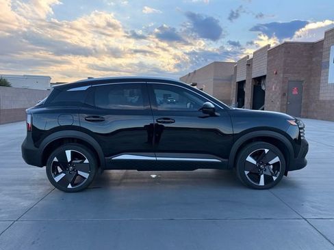 Used 2025 Nissan Kicks SR FWD image 7