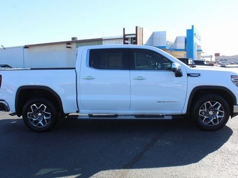 Used 2025 GMC Sierra 1500 SLT image 2