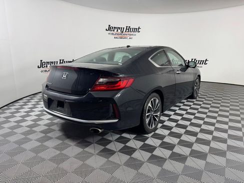 Used 2017 Honda Accord EX image 11