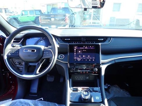 New 2025 Jeep Grand Cherokee L Altitude image 14