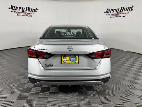 Used 2025 Nissan Altima 2.5 SV FWD image 7