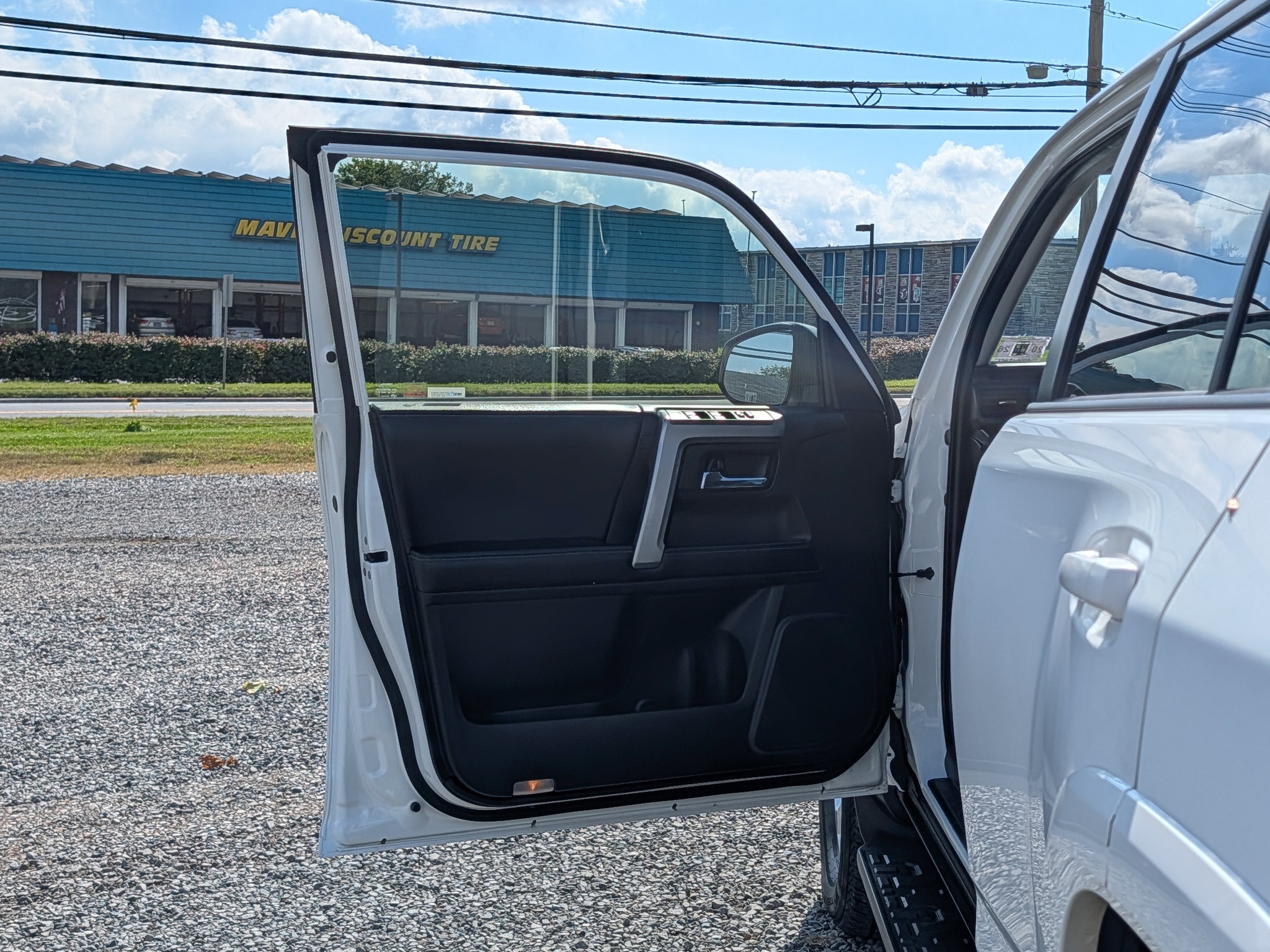 Used 2016 Toyota 4Runner SR5 AWD/4WD image 10