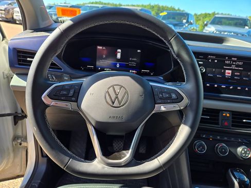 Used 2022 Volkswagen Taos SE FWD image 19