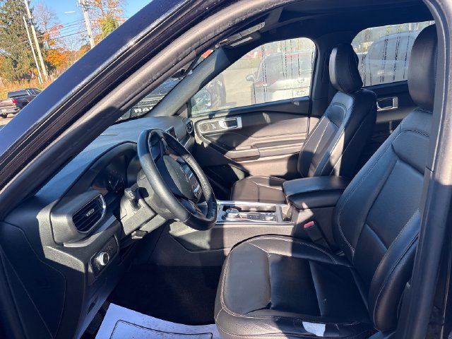 Used 2020 Ford Explorer XLT w/ Equipment Group 202A AWD/4WD image 8