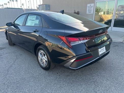 New 2026 Hyundai Elantra SE image 3