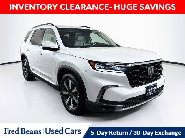 Used 2024 Honda Pilot Touring image 1
