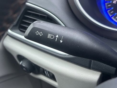 Used 2018 Chrysler Pacifica Touring-L Plus image 19