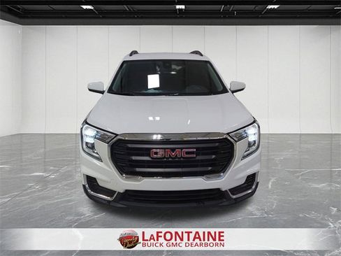 Used 2023 GMC Terrain SLE w/ Driver Convenience Package image 3