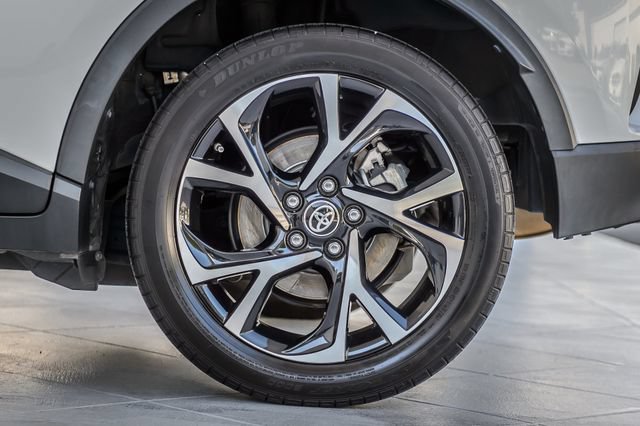 Used 2020 Toyota C-HR XLE FWD image 14