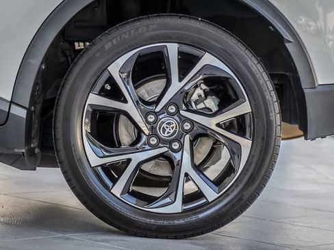 Used 2020 Toyota C-HR XLE FWD image 14