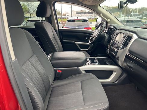 Used 2019 Nissan Titan SV w/ SV Convenience Package image 18