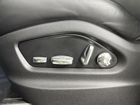 Certified 2019 Porsche Cayenne image 40