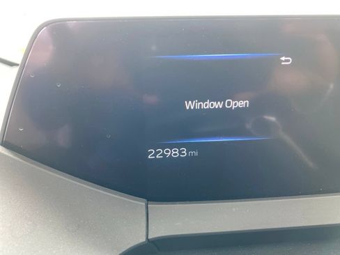 Used 2025 Toyota Prius LE FWD image 5